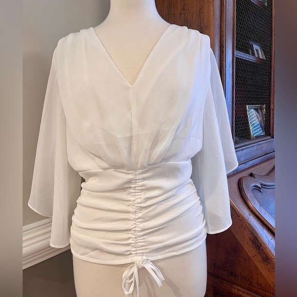 L Love Flattering Ruched Top - Picture 4 of 9